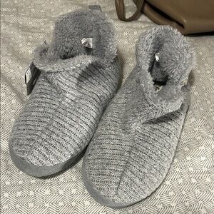 Cozy Gray Dearfoam Slippers - 7/8 NWT